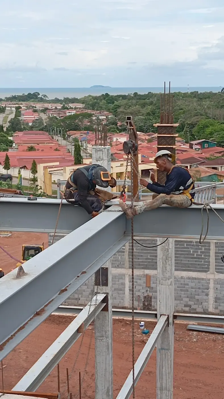 Equipo de Construcciones Allonca en obra